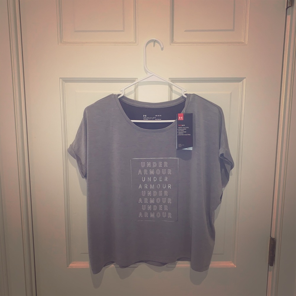 UA- NWT: crop top workout tee
